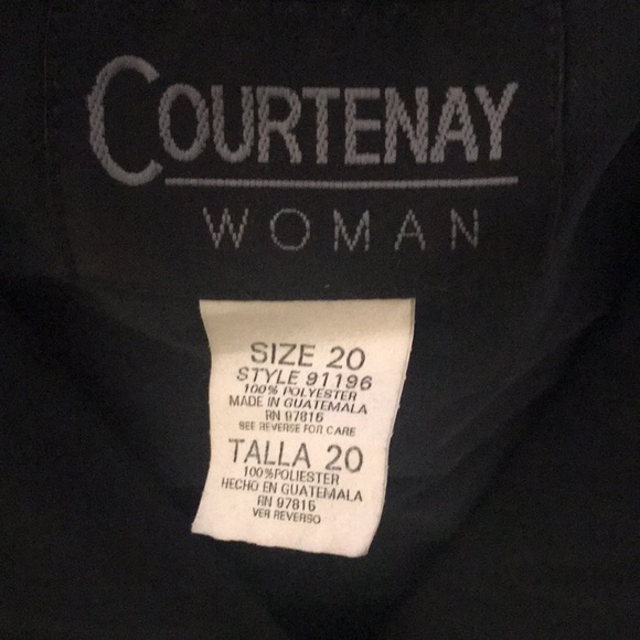Courtenay Woman women’s black 2 piece pant suit (size 20). - Picture 2 of 7